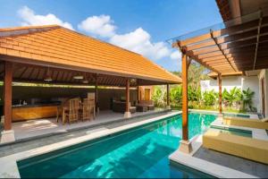 Three Brothers Bungalows & Villas内部或周边的泳池