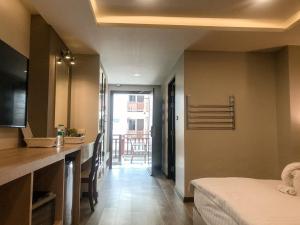 Postel nebo postele na pokoji v ubytování Hotel De Sripoom