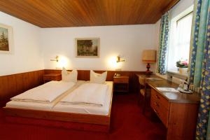 Postel nebo postele na pokoji v ubytování Hotel Neumayr