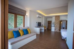 Gallery image of The Nest Private Beach Resort in Chumphon