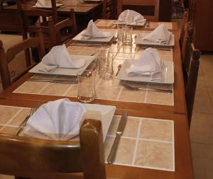 Restoran või mõni muu söögikoht majutusasutuses Le Gite des Deux Lacs Settons
