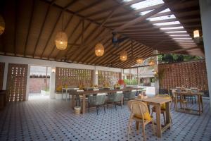 Restaurace v ubytování The Nest Private Beach Resort