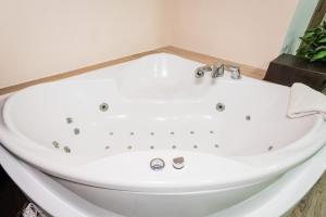 Zdjęcie z galerii obiektu Jacuzzi JM Rooms Apartment WAWELOFTS w Krakowie