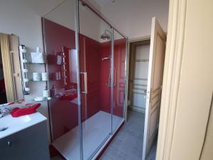 Ванная комната в B & B Les Secrets des Loges +37 фотографий