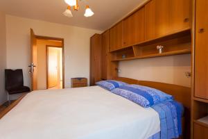 Postel nebo postele na pokoji v ubytování Apartments Nedeljka