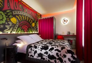 Cama ou camas em um quarto em Hotel Moderne Saint Germain