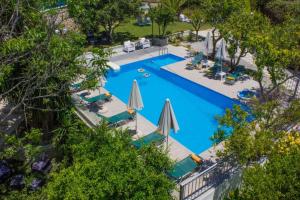 Pogled na bazen u objektu New 10 bedroom complex, with private pool, BBQ! ili u blizini