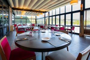 Reštaurácia alebo iné gastronomické zariadenie v ubytovaní Hotel Salamanca Montalvo