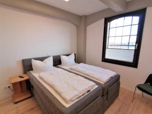 a room with two beds in it with a window at Speicher Residenz Barth E3 App 1 in Barth