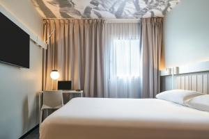 Katil atau katil-katil dalam bilik di ibis Clamart Paris Velizy