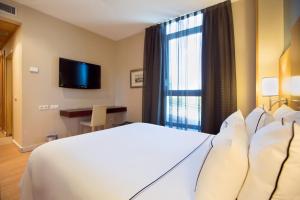 Posteľ alebo postele v izbe v ubytovaní Hotel Salamanca Montalvo