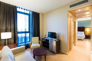 Televízia a/alebo spoločenská miestnosť v ubytovaní Hotel Salamanca Montalvo