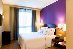 Posteľ alebo postele v izbe v ubytovaní Hotel Salamanca Montalvo