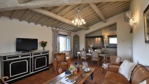 a living room with a couch and a table at La Torre di Testa Lepre in Greve in Chianti
