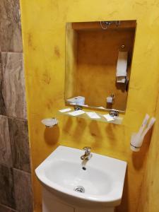 Vonios kambarys apgyvendinimo įstaigoje Complex MONACO HOTEL & CASINO