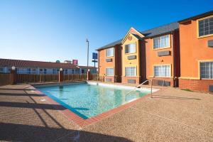 Gallery image of Regency Inn & Suites DFW in Euless