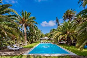 Zdjęcie z galerii obiektu Detached Villa with Garden, Heated and Private Pool, Sea View, Parking Free w mieście Tijoco de Abajo