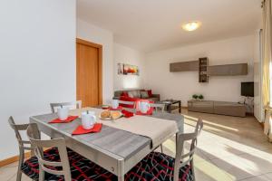 Μια τηλεόραση ή/και κέντρο ψυχαγωγίας στο Felicity