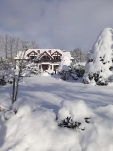 Hotel Dworek nad Regą v zimě