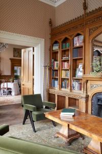 The library in the hotel 