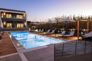 Gallery image of Eleven Boutique Suites in Stavromenos