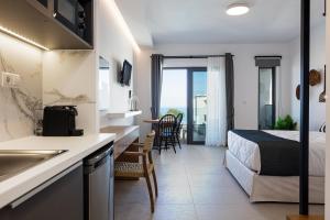 Gallery image of Eleven Boutique Suites in Stavromenos
