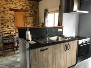 Una cocina o zona de cocina en Maison region de Domme