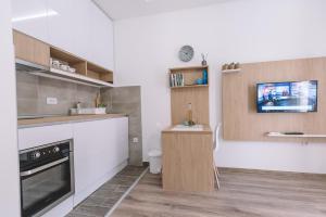 a kitchen with a counter and a tv on a wall at VS Studio Apartmani Banja Koviljača in Banja Koviljača
