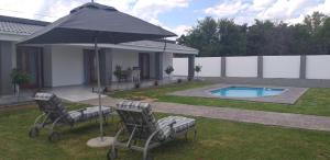 Kolam renang di atau dekat dengan Vaal De Vue Guesthouse