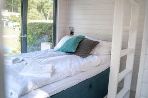 Voodi või voodid majutusasutuse Pod Cyprysami - surf & family resort toas
