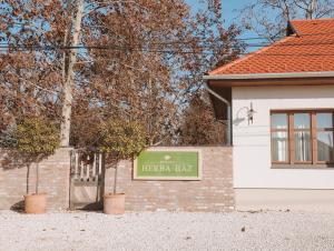 Budova, v ktorej sa ubytovanie bed & breakfast nachádza