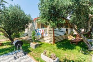 Vonkajšia záhrada v ubytovaní Mobile home Pecten 03