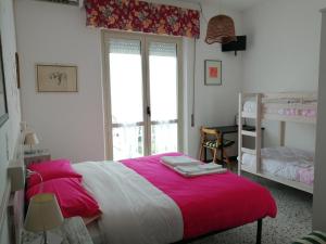 a bedroom with a red and white bed and a window at B&B GALLETTO in Porto San Giorgio