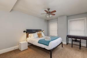 Classic CWE 2BR with Full Kitchen by Zencity