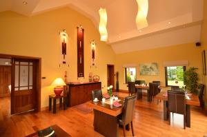 Area soggiorno di Dunross House B&B
