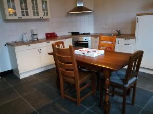 Kuchyň nebo kuchyňský kout v ubytování Vakantiehuis In het Voorhuis + 22 fotografií