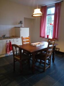 Kuchyň nebo kuchyňský kout v ubytování Vakantiehuis In het Voorhuis