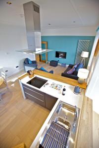 Virtuvė arba virtuvėlė apgyvendinimo įstaigoje Northlight Apartments - The Loom