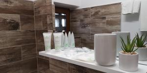 a shelf with vases on it in a bathroom at Center Diamond in Târgu-Mureş +32 photos