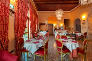 En restaurant eller et andet spisested på Albergo Antica Corte Marchesini