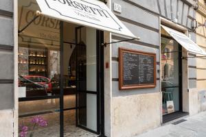 Et logo, certifikat, skilt eller en pris der bliver vist frem på Cicero Rome Center