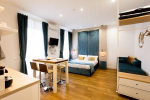 Ένα ή περισσότερα κρεβάτια σε δωμάτιο στο Apartments and Suites 5 Terre La Spezia