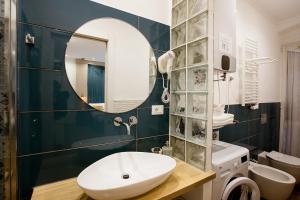 Ένα μπάνιο στο Apartments and Suites 5 Terre La Spezia +24 φωτογραφίες