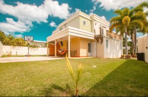 Gallery image of Family Guest House in Quebradillas
