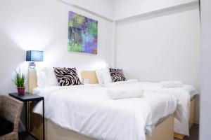 Postel nebo postele na pokoji v ubytování Radlett Residences Hotel - Tuguegarao