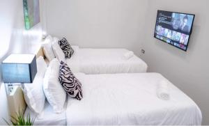 Postel nebo postele na pokoji v ubytování Radlett Residences Hotel - Tuguegarao