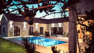 Bazén v ubytování Luxury Villa Mala nebo v jeho okolí