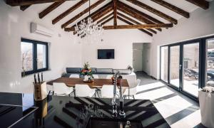 TV a/nebo společenská místnost v ubytování Luxury Villa Mala