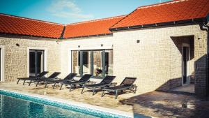 Bazén v ubytování Luxury Villa Mala nebo v jeho okolí + 37 fotografií