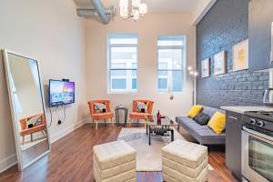 a living room with a couch and a tv at McCormick Place modern and cosy 420 friendly gem on Michigan avenue with optional parking for 6 guests in Chicago